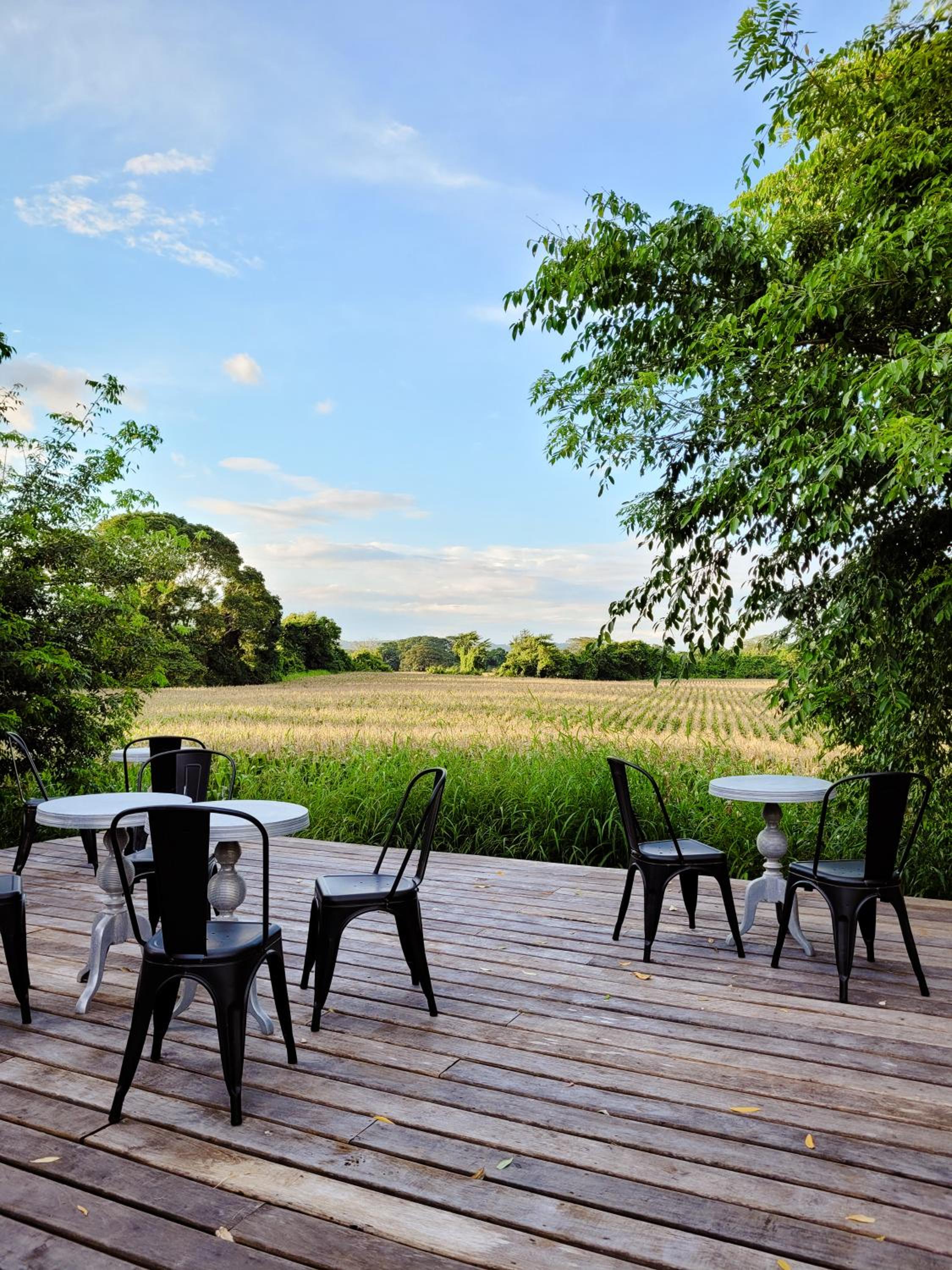 Yumas Riverfront Lodge