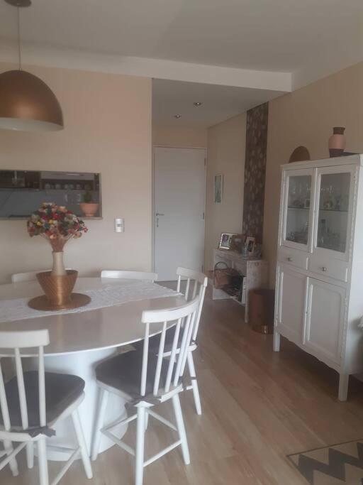 Apartamento moderno com 03 quartos e 02 garagens
