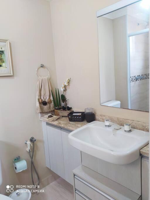 Apartamento moderno com 03 quartos e 02 garagens