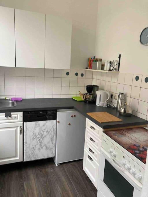 Helle schöne 2 Zimmer Wohnung im Herzen Krefelds