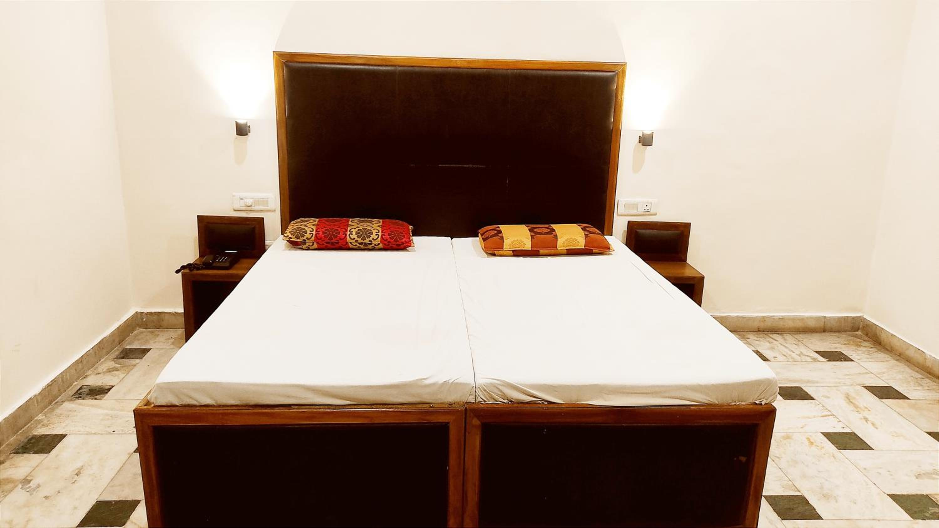 HOTEL INTERNATIONAL - Adjoining INDO Canadian Transport & ISBT Jalandhar City - Corporate, Families, Solo Travellers, Couples Favorite view 2