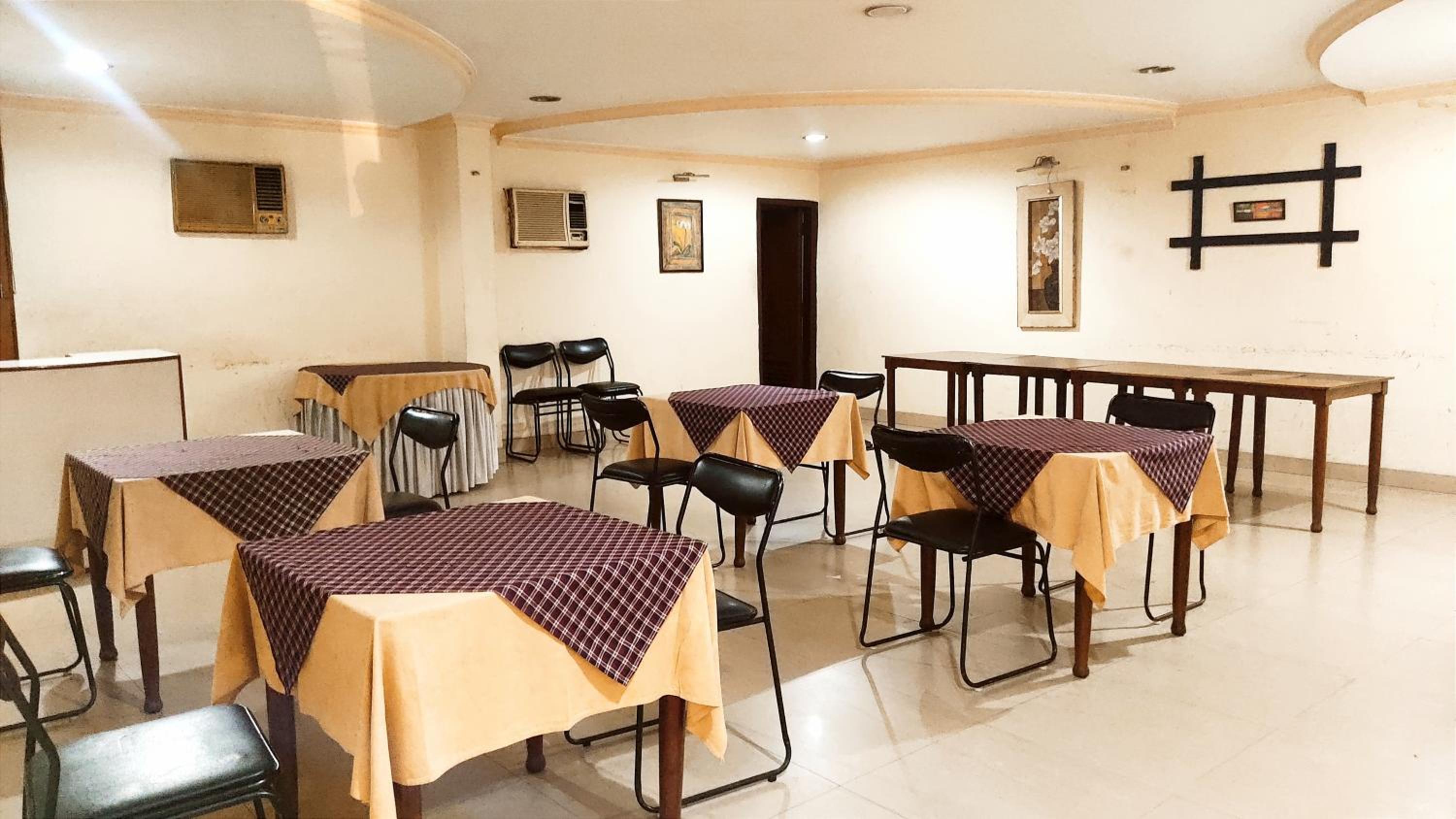 HOTEL INTERNATIONAL - Adjoining INDO Canadian Transport & ISBT Jalandhar City - Corporate, Families, Solo Travellers, Couples Favorite view 4