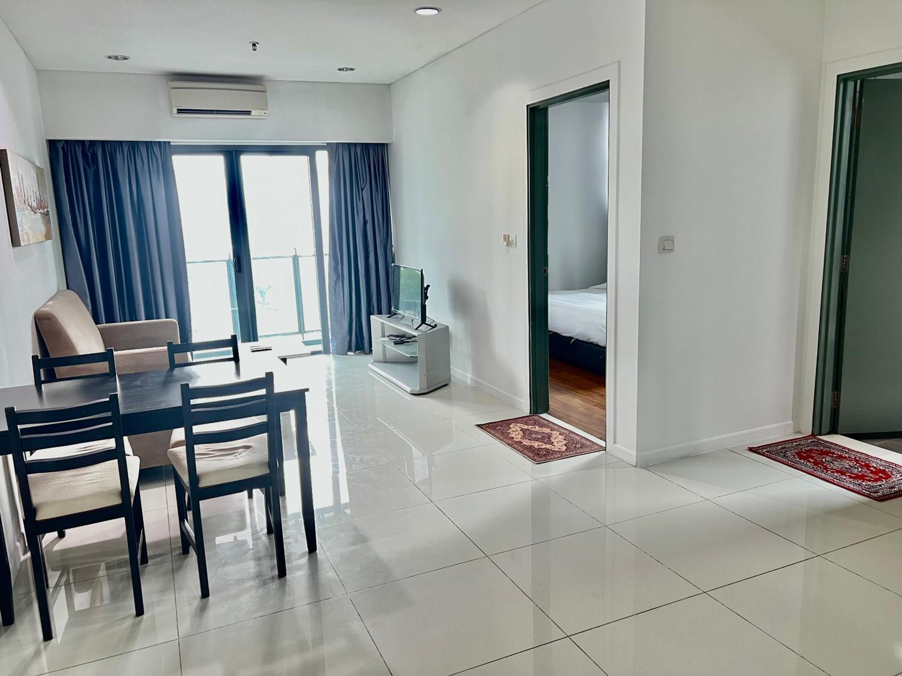 Marcu summer suites by whollmark
