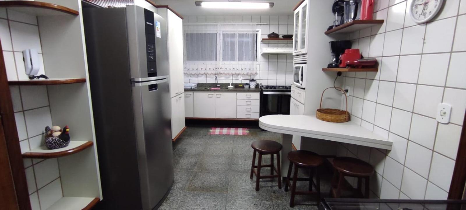Apartamento BEIRA MAR VISTA TOTAL - SENSAÇÃO DE CASA TÉRREA A BEIRA MAR - COZINHA EQUIPADA -AIR FRYER -ÁREA DE CHURRASCO PRIVATIVA- TVS SMART- DISNEY PLUS  view 2