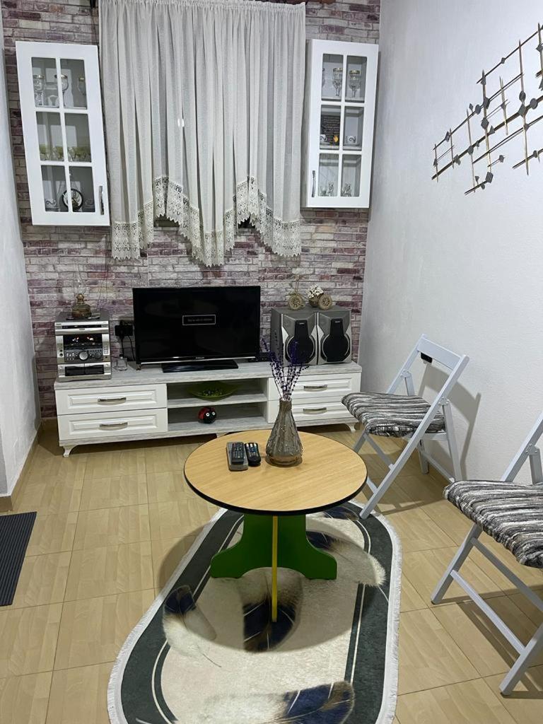 Hotel Dibra Home near City Center of Shkodra - Image 1