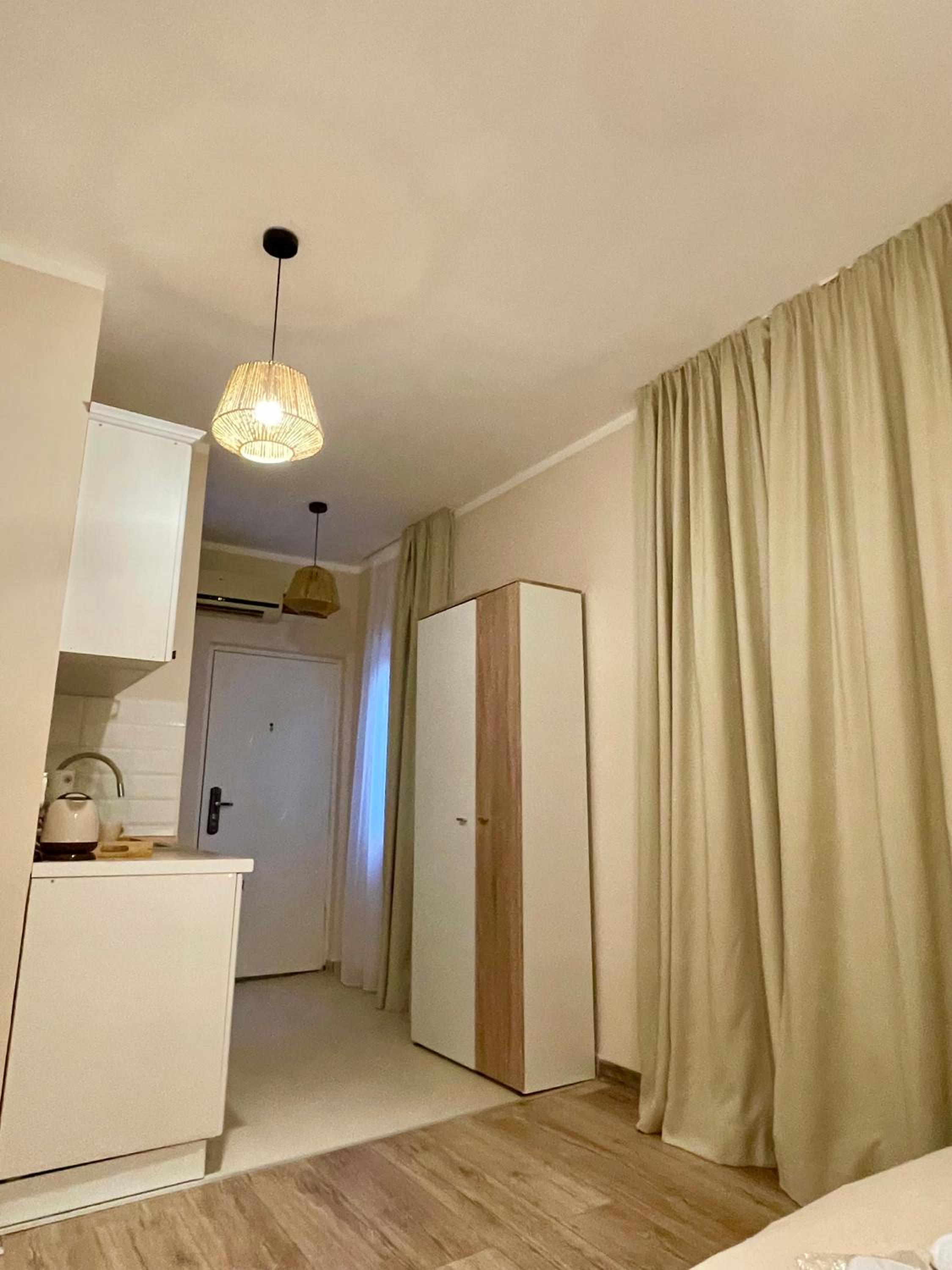 Airport Apartments Alexandra