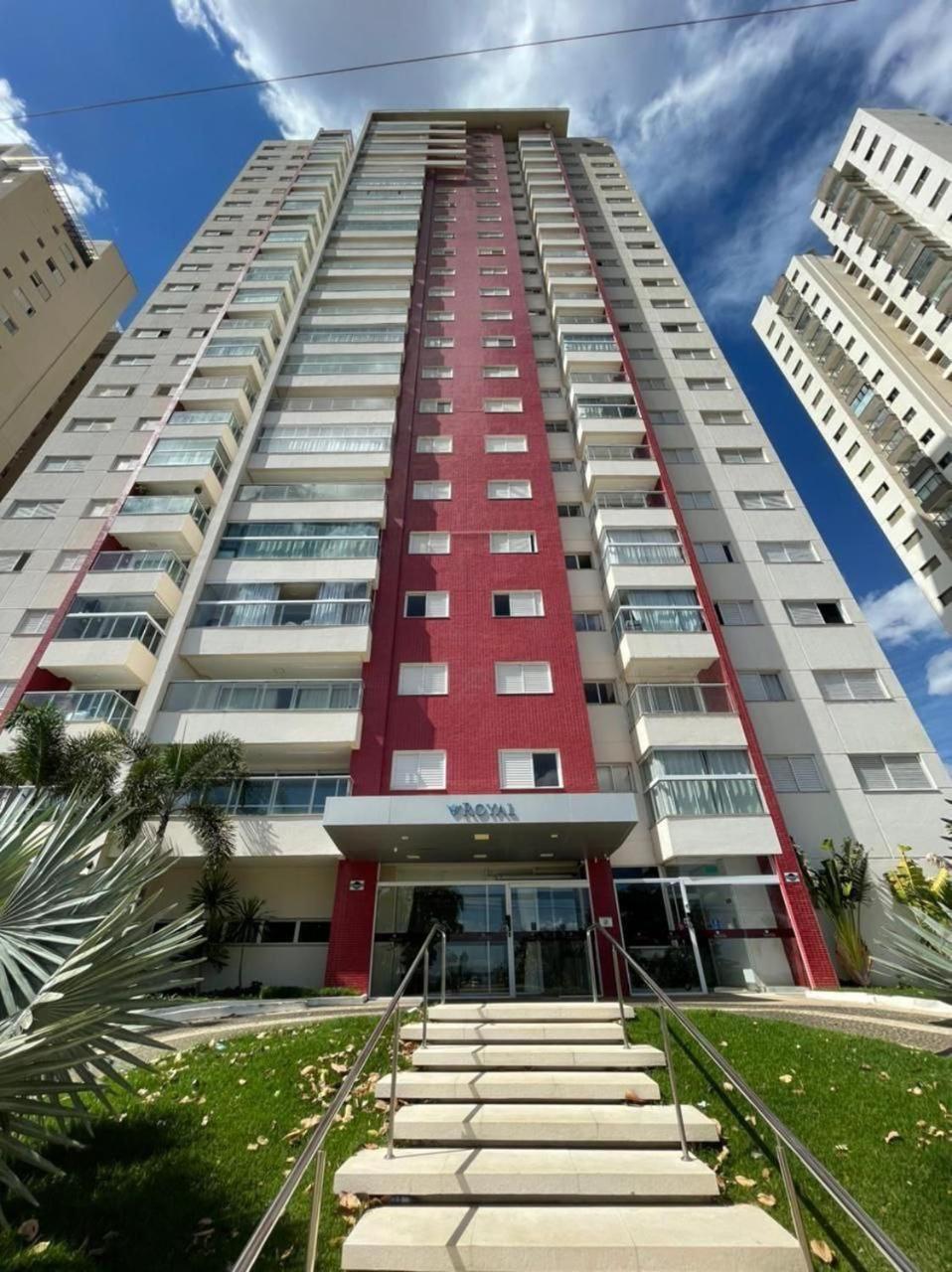 Apartamento Horizonte Azul, vista lago, próximo ao shopping