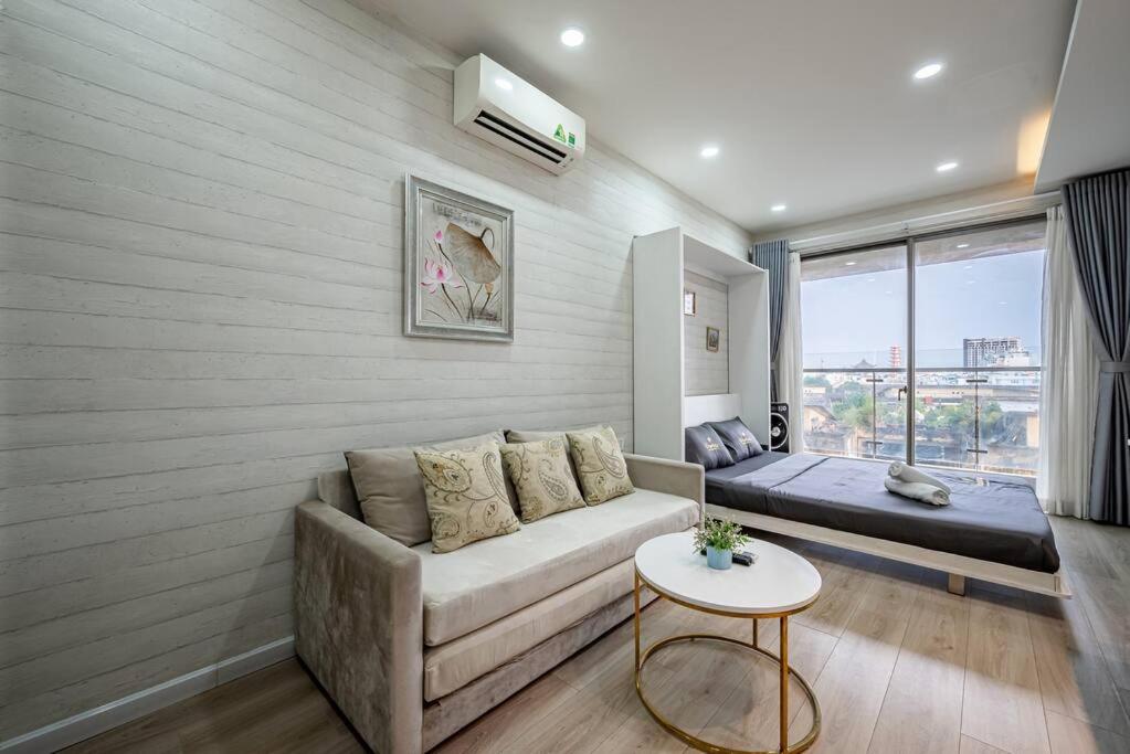Millennium Apt-Balcony-Near D1-Netflix-Ivyhouse