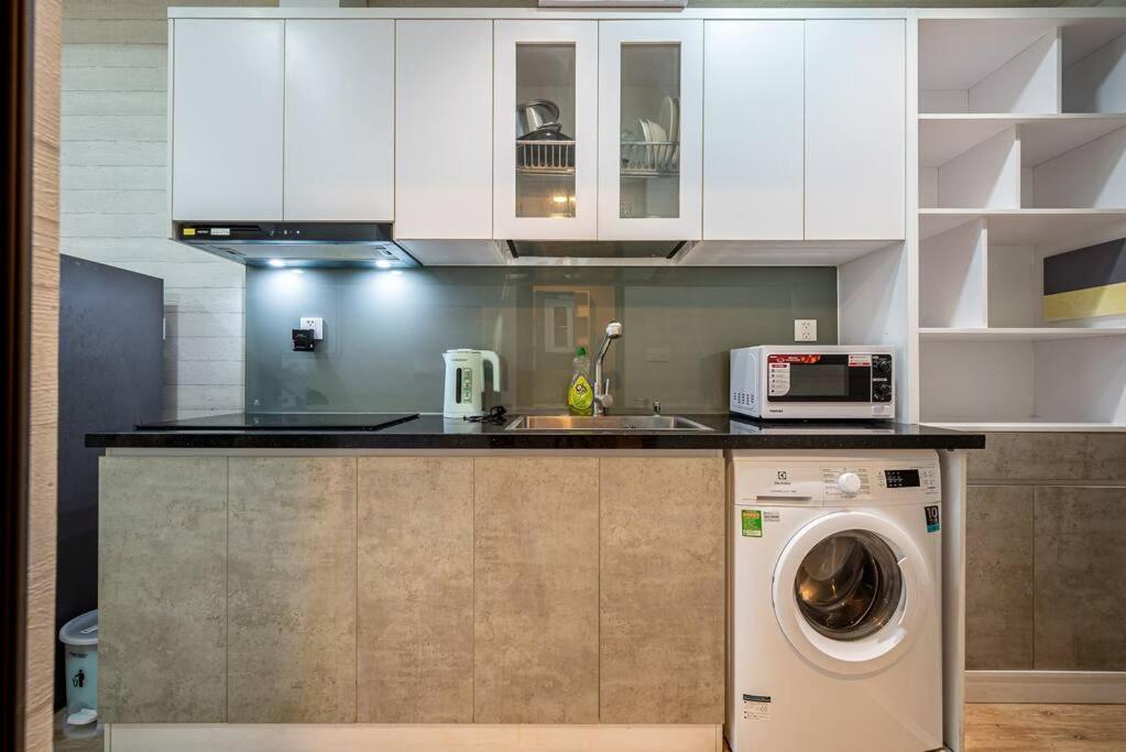 Millennium Apt-Balcony-Near D1-Netflix-Ivyhouse