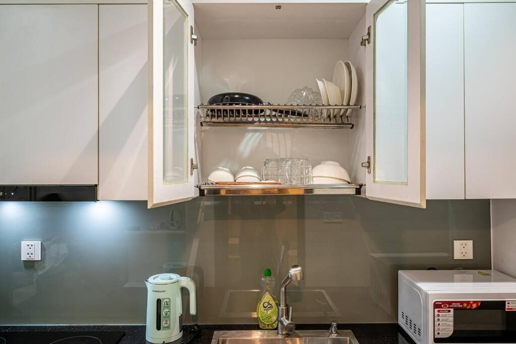 Millennium Apt-Balcony-Near D1-Netflix-Ivyhouse