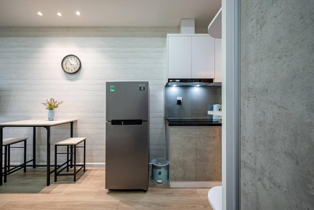 Millennium Apt-Balcony-Near D1-Netflix-Ivyhouse