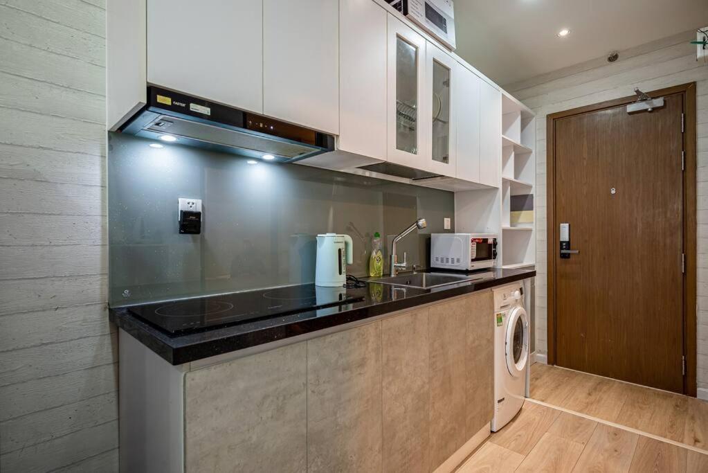Millennium Apt-Balcony-Near D1-Netflix-Ivyhouse