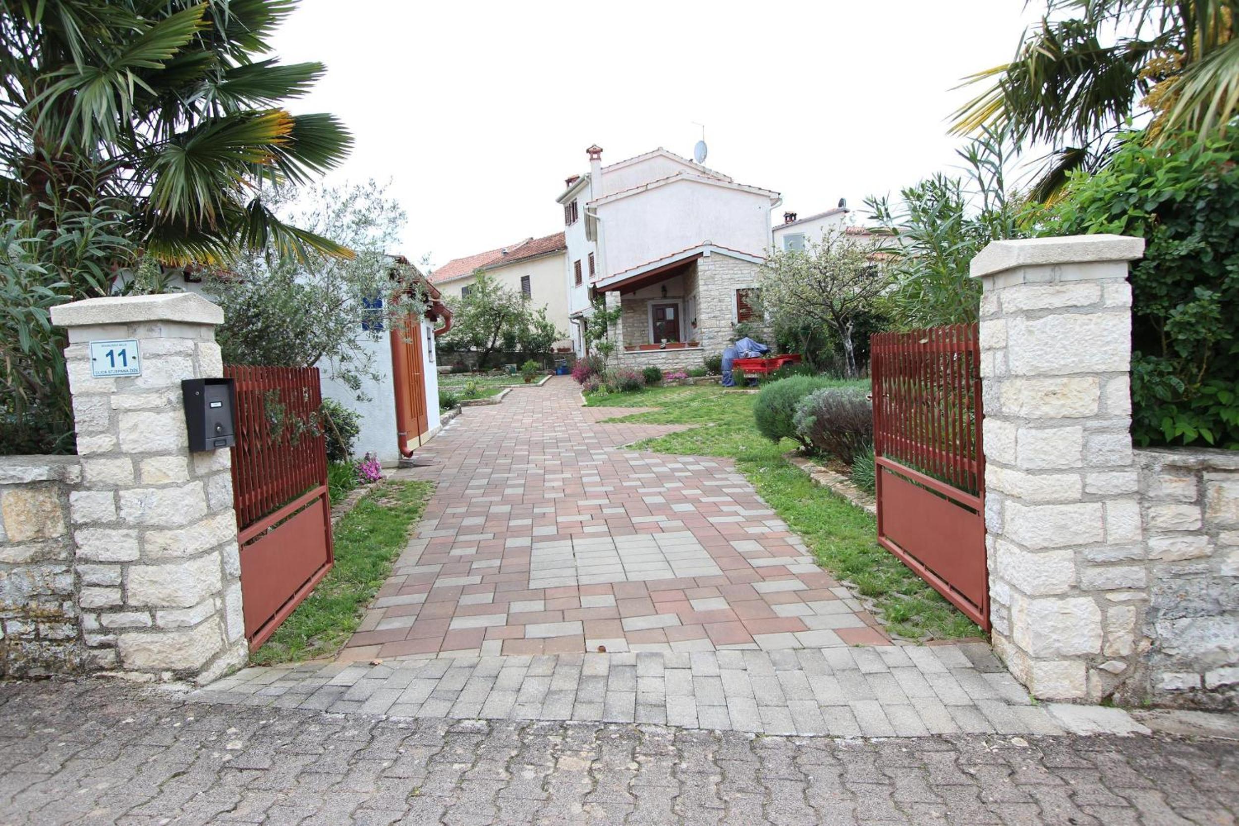 Photo 12