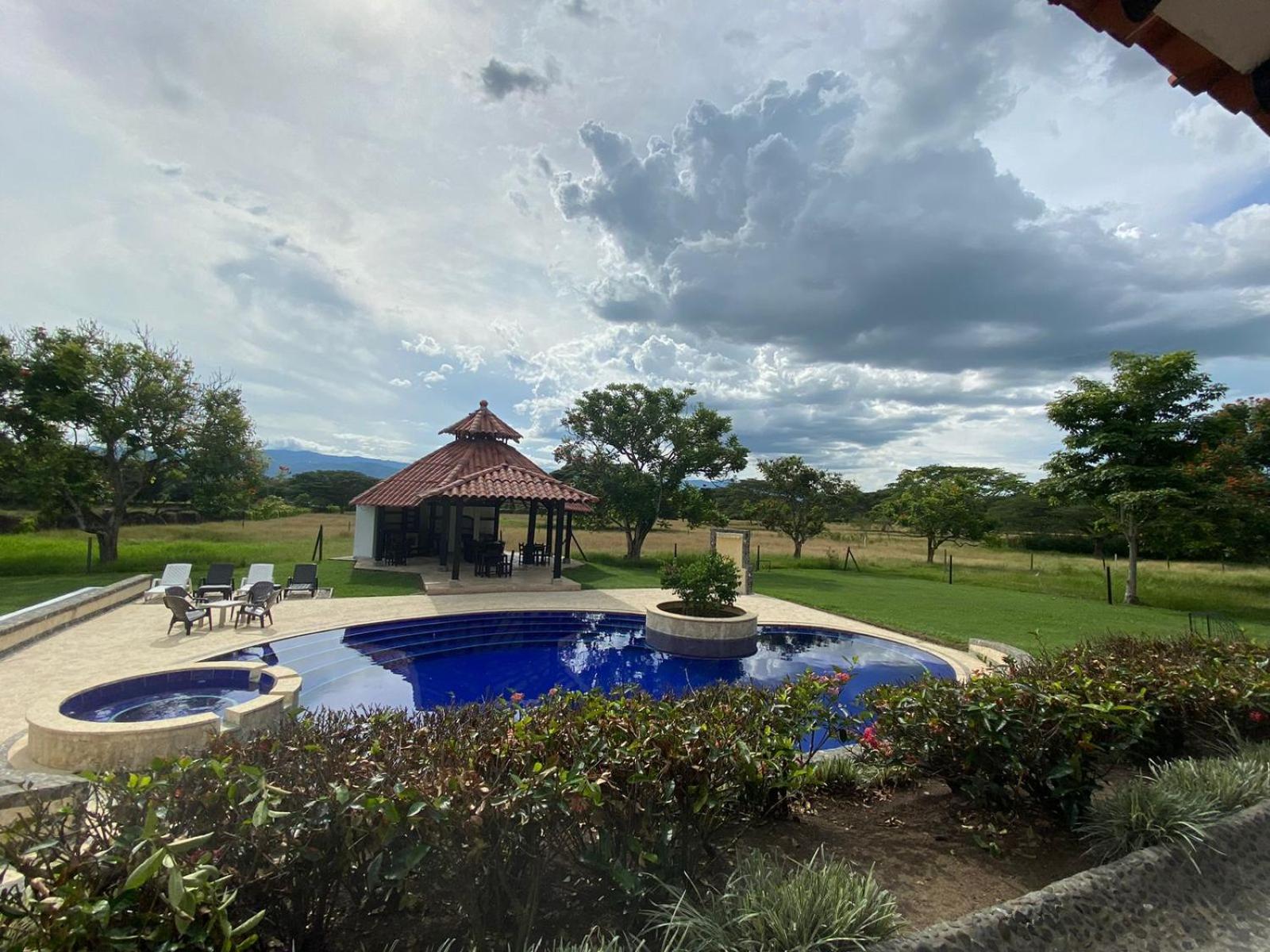 CASA CAMPESTRE LA CAMPIÑA LA VICTORIA Valle del Cauca ESPACIO COMPLETO