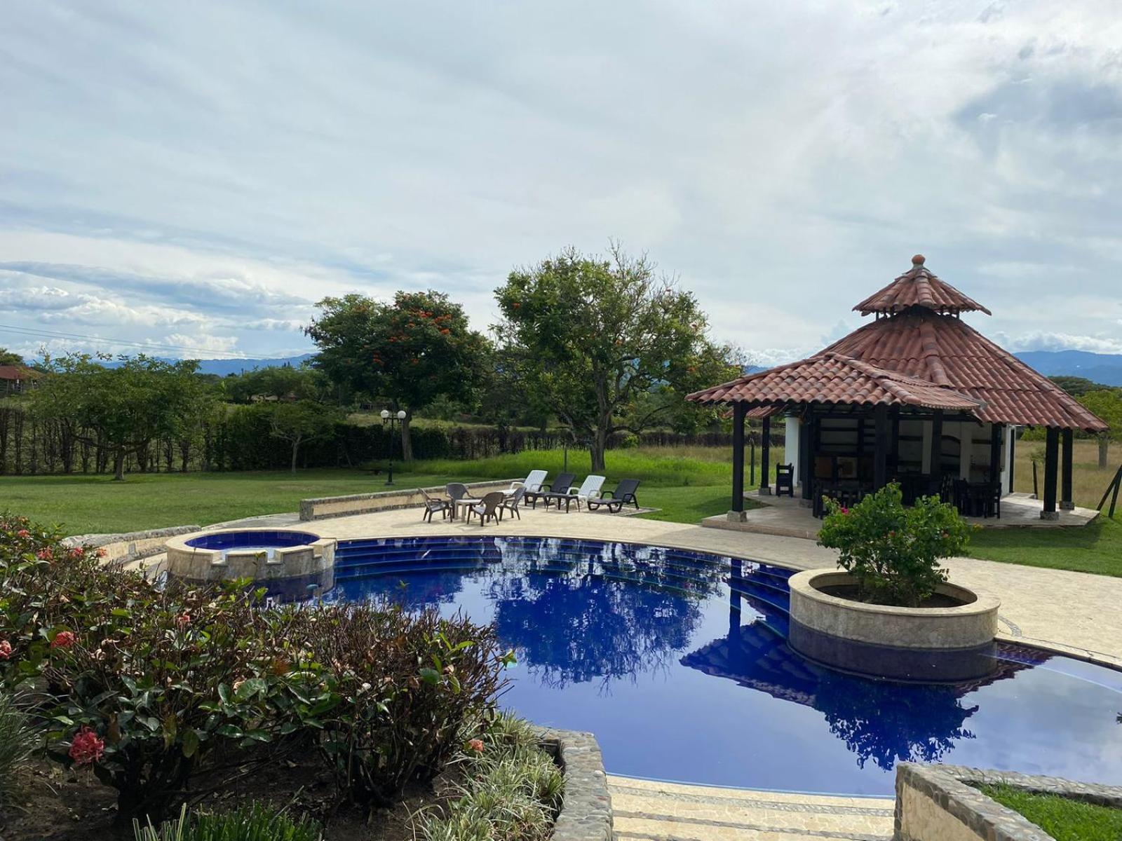 CASA CAMPESTRE LA CAMPIÑA LA VICTORIA Valle del Cauca ESPACIO COMPLETO