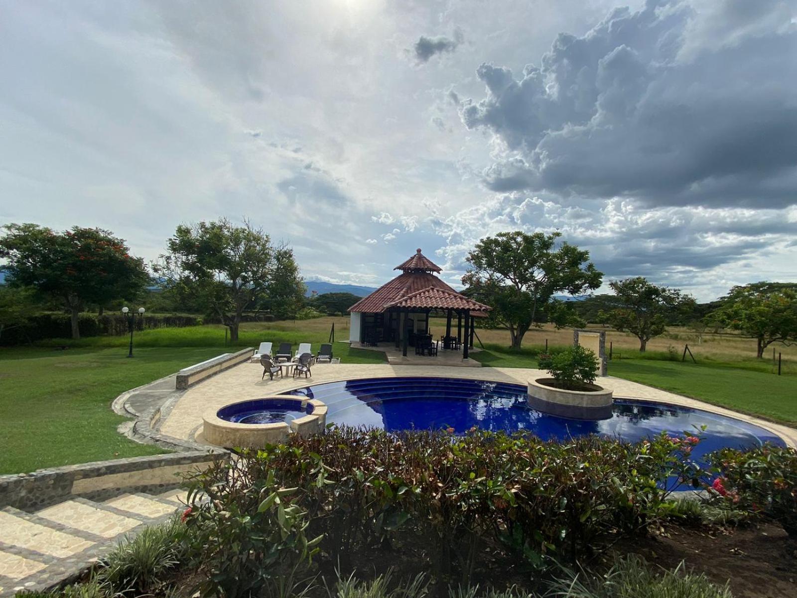 CASA CAMPESTRE LA CAMPIÑA LA VICTORIA Valle del Cauca ESPACIO COMPLETO