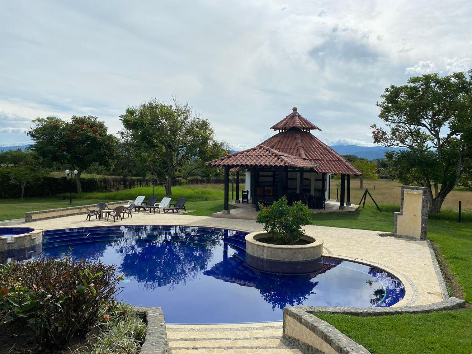 CASA CAMPESTRE LA CAMPIÑA LA VICTORIA Valle del Cauca ESPACIO COMPLETO