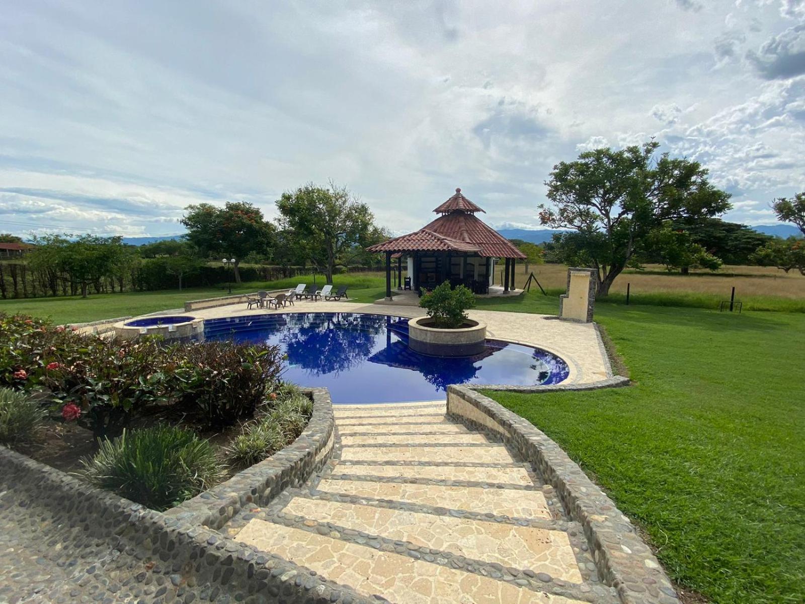 CASA CAMPESTRE LA CAMPIÑA LA VICTORIA Valle del Cauca ESPACIO COMPLETO