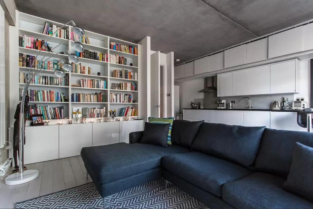Canal-side apartment in Shoreditch
