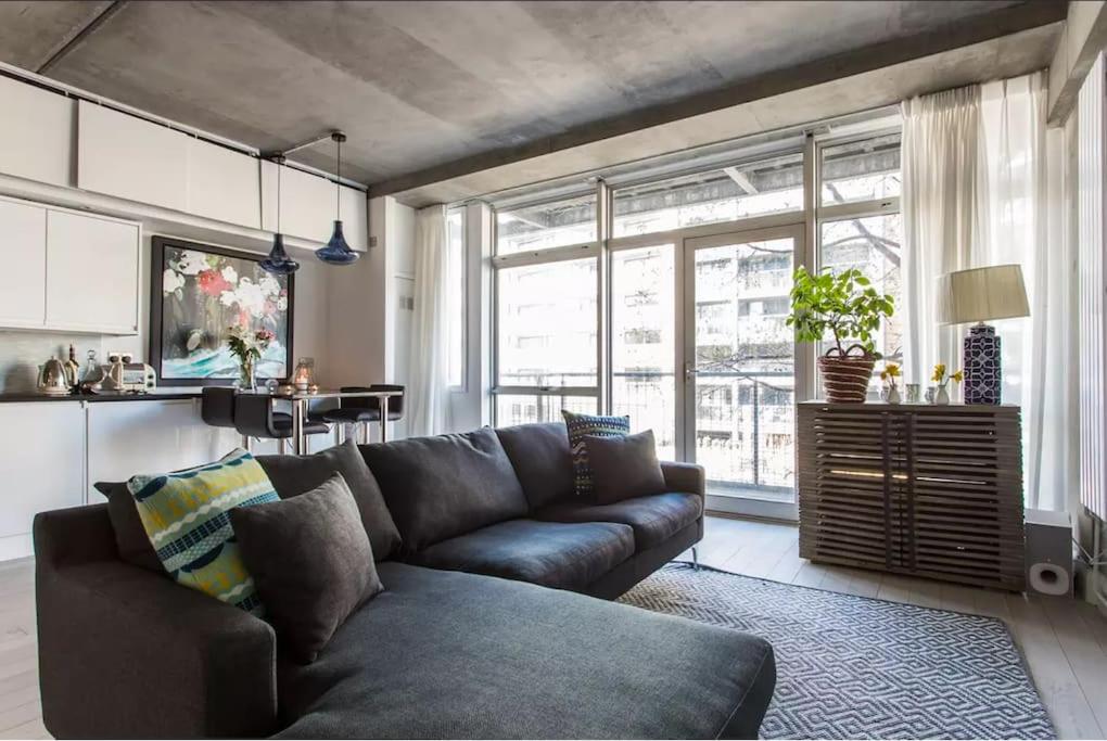 Canal-side apartment in Shoreditch