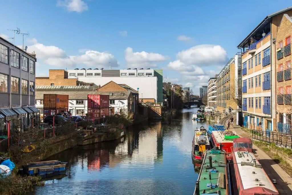 Canal-side apartment in Shoreditch