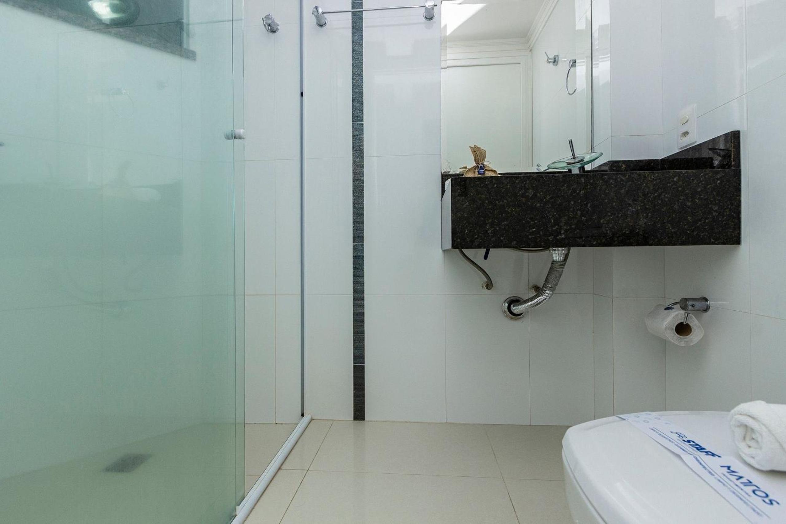 Solar das Ilhas 303 – Linda Cobertura Duplex com Piscina Privativa e Vista Panorâmica para o Mar de Quatro Ilhas.