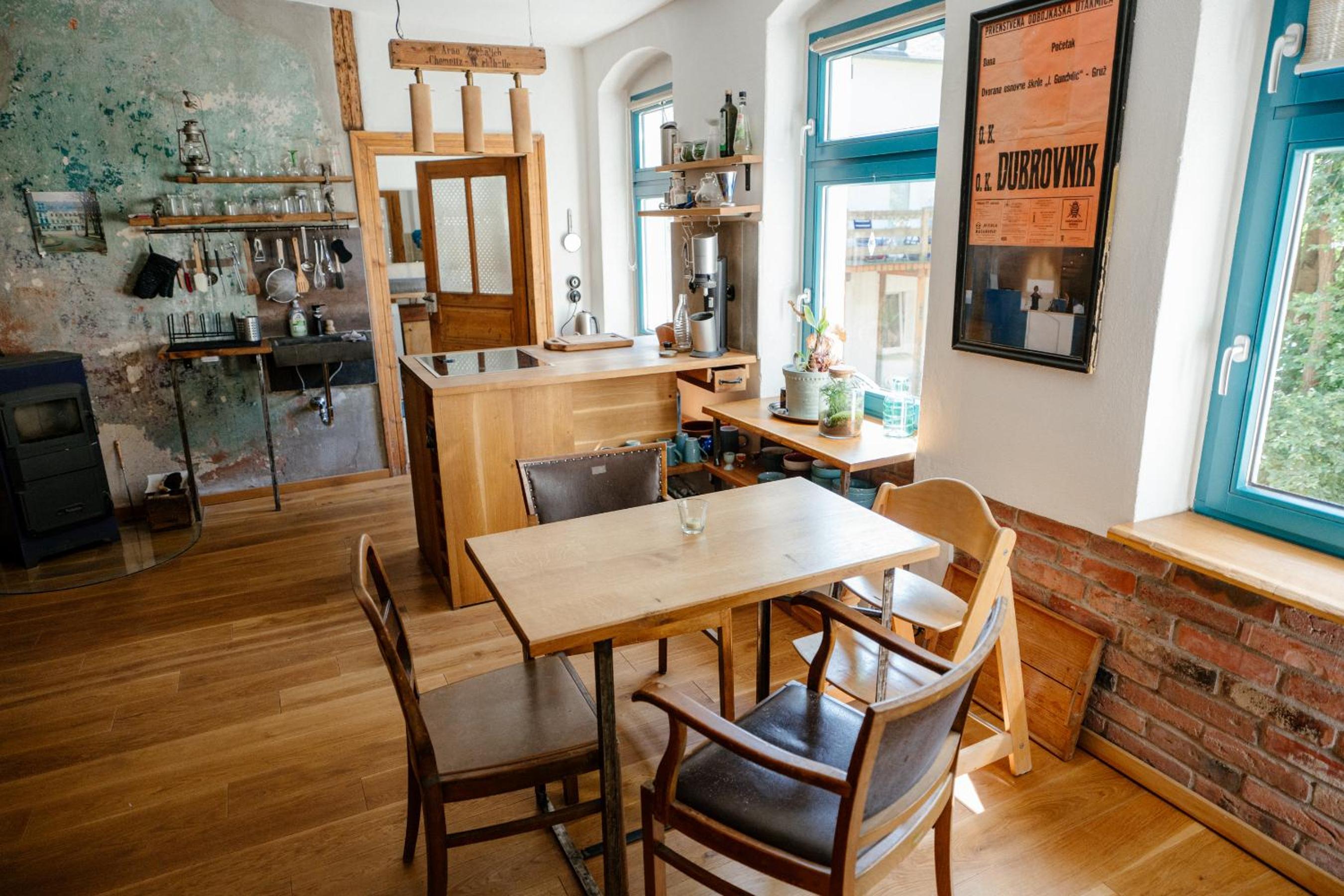 The Upholstery Tinyhouse Deluxe Eco Chalet Kreativ Citynah