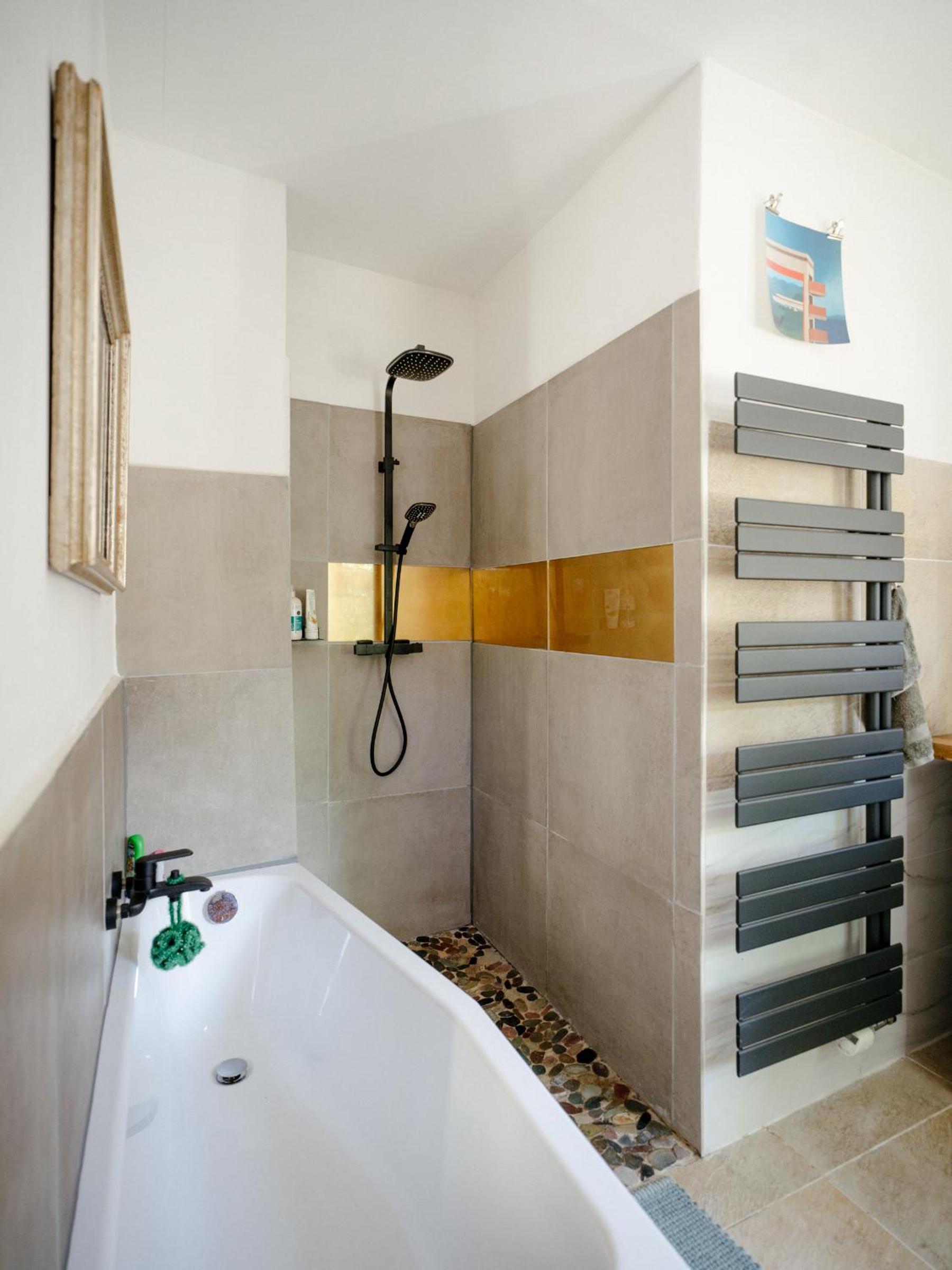The Upholstery Tinyhouse Deluxe Eco Chalet Kreativ Citynah
