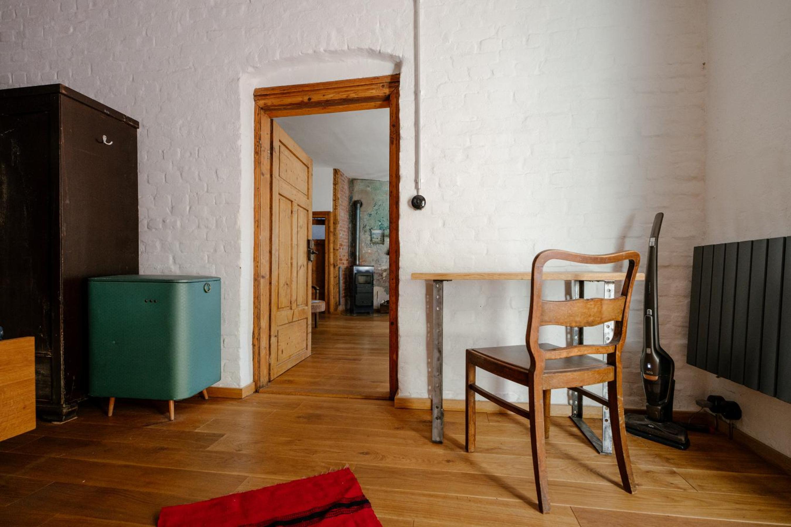 The Upholstery Tinyhouse Deluxe Eco Chalet Kreativ Citynah