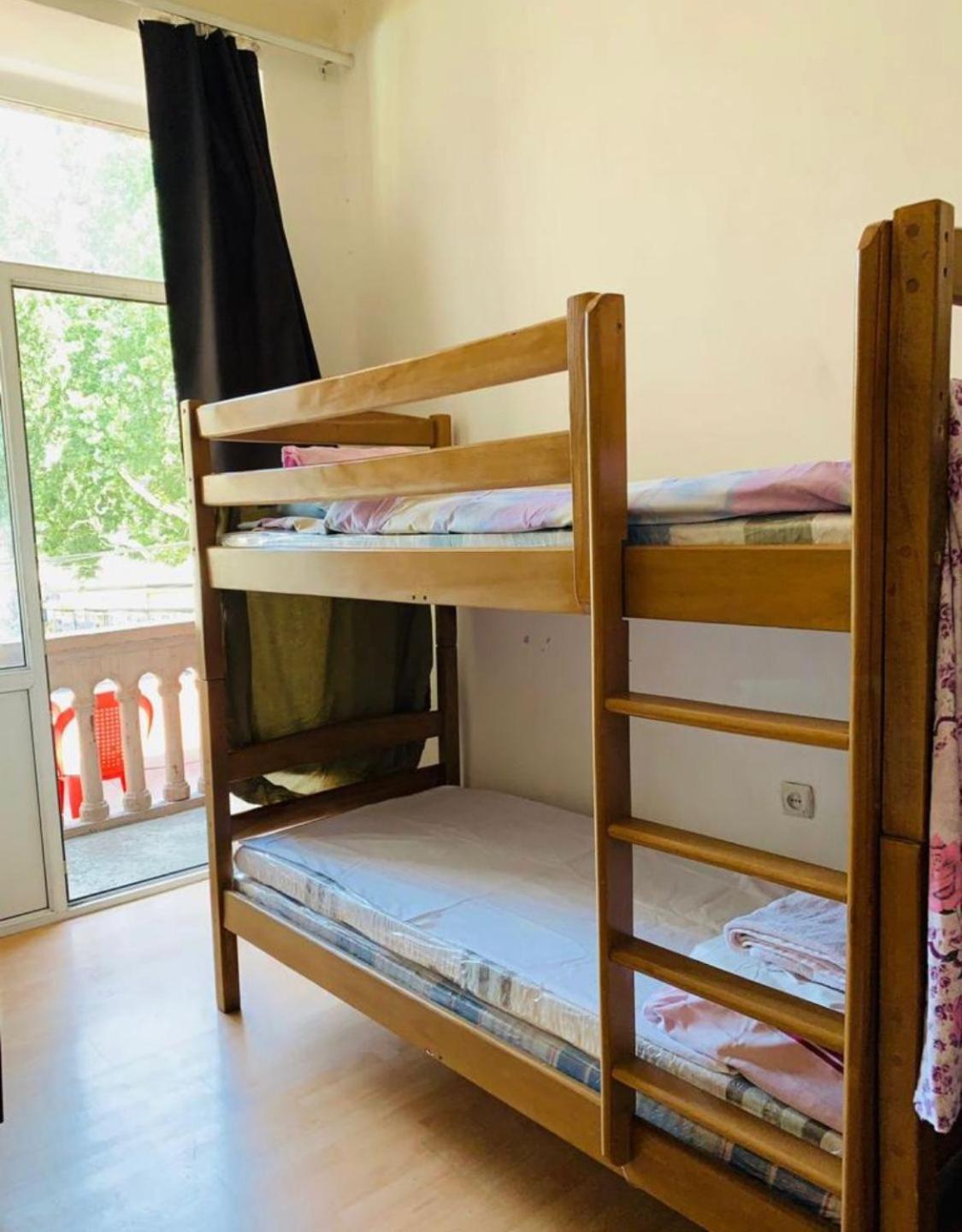 Daisy Hostel & Tour