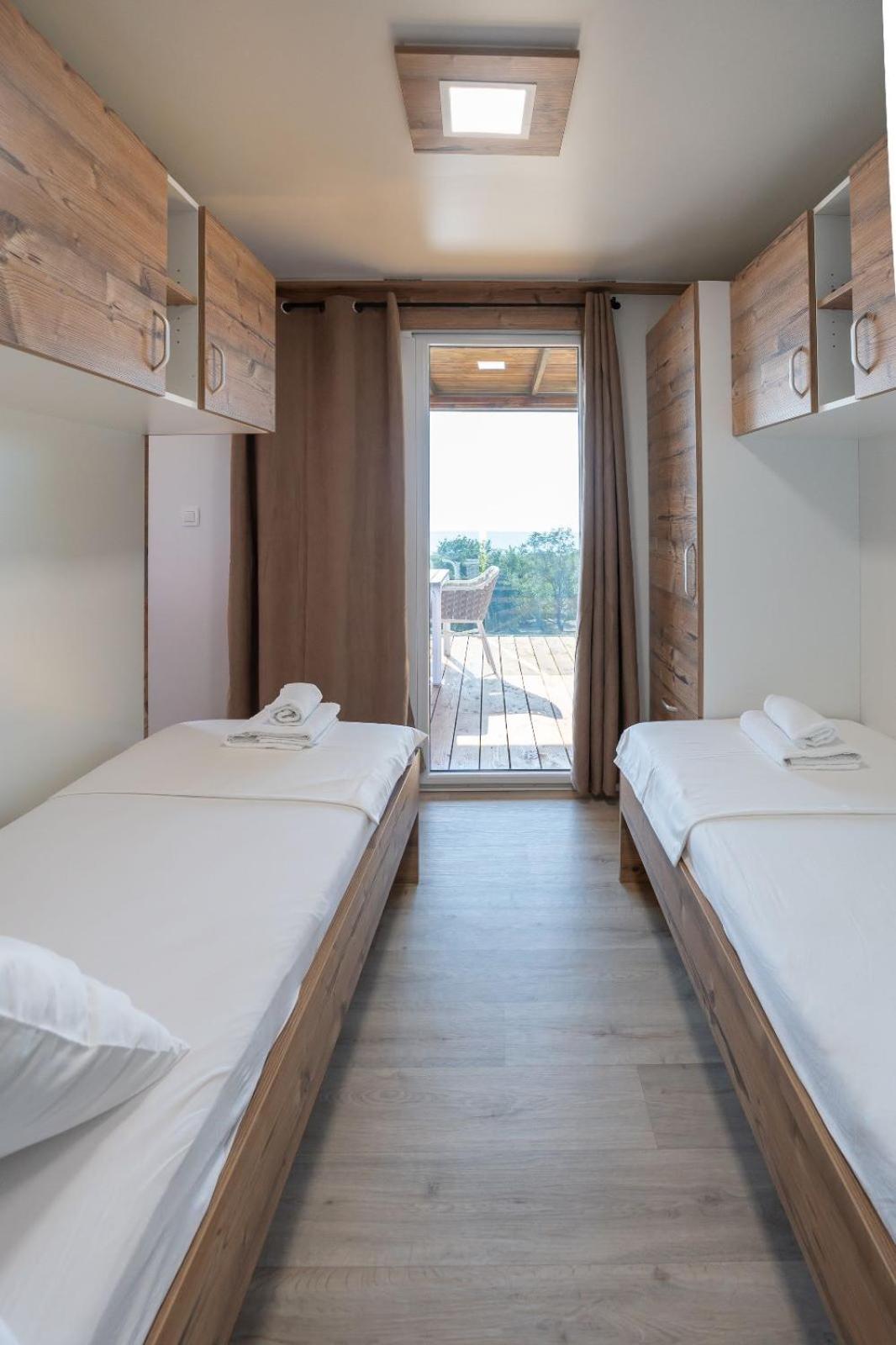 Mobile home Sparkle TT view 2