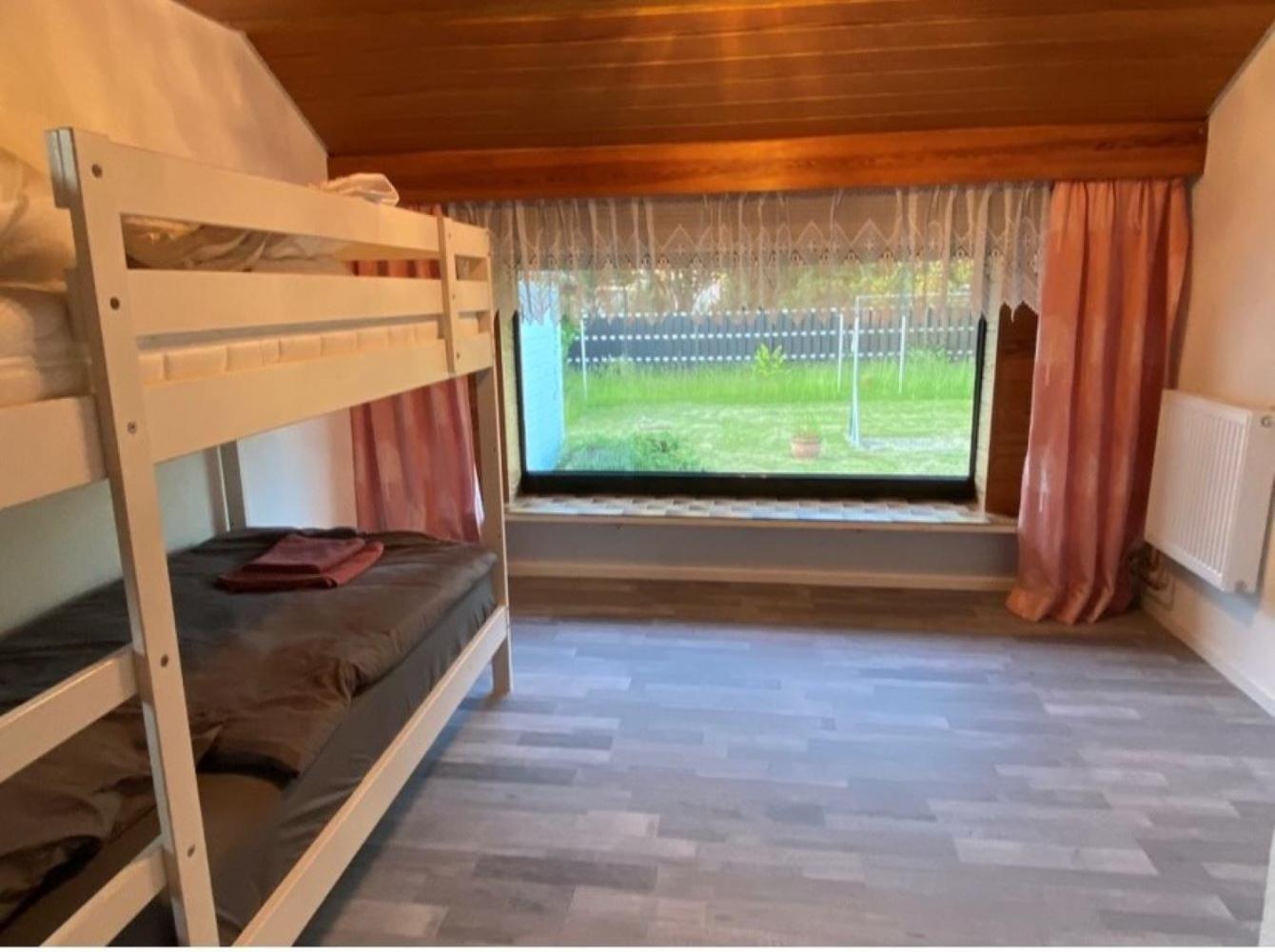 Cozy villa with garden, balcony and parking area in Düsseldorf
