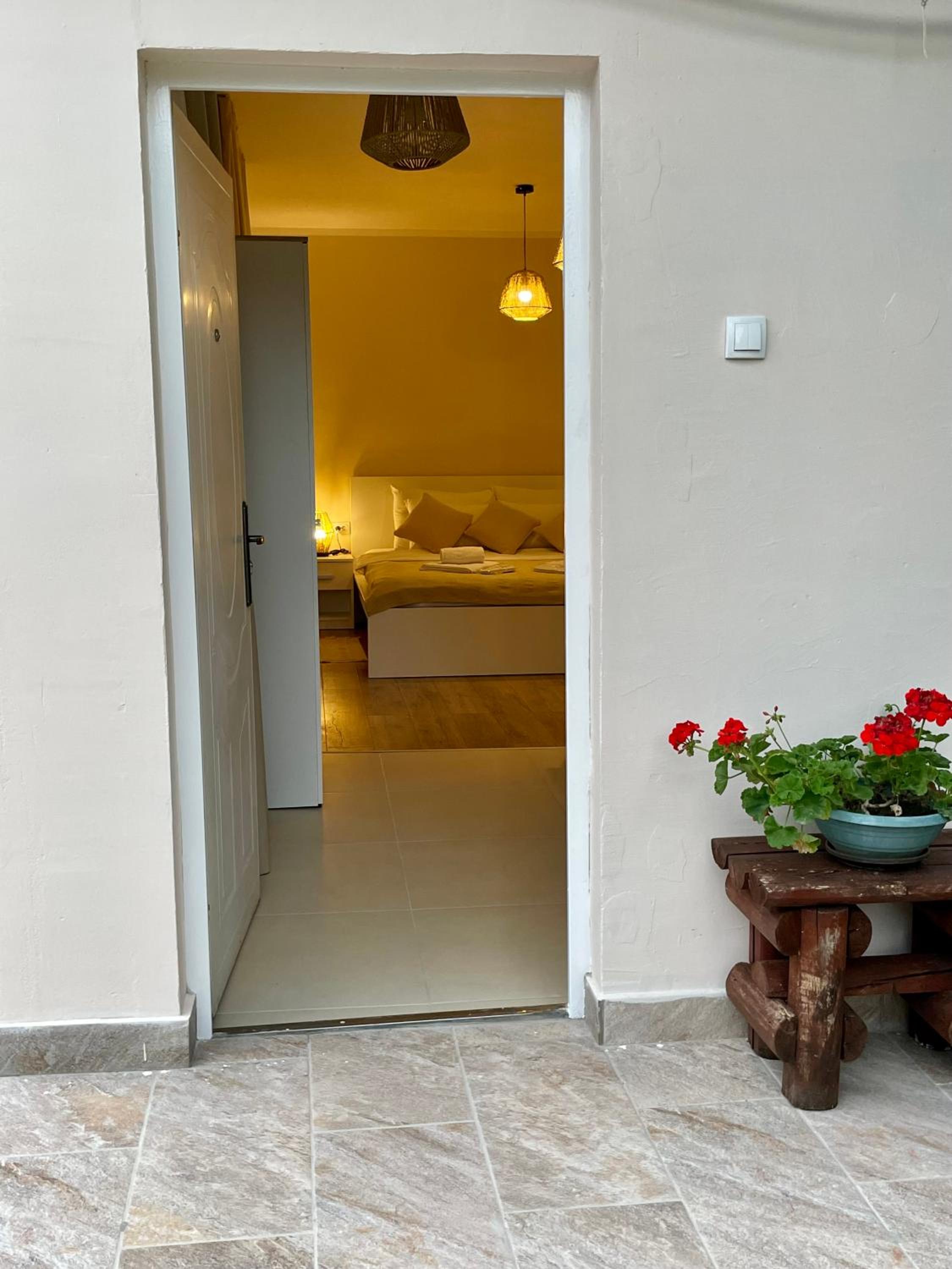 Airport Apartments Alexandra