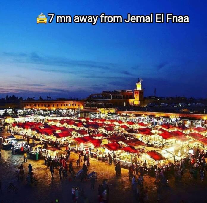 Plein centre Marrakech, grand balcon filant view 4