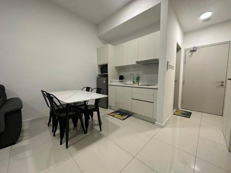 Chambers Residence by Fantastic, Balcony KLCC View