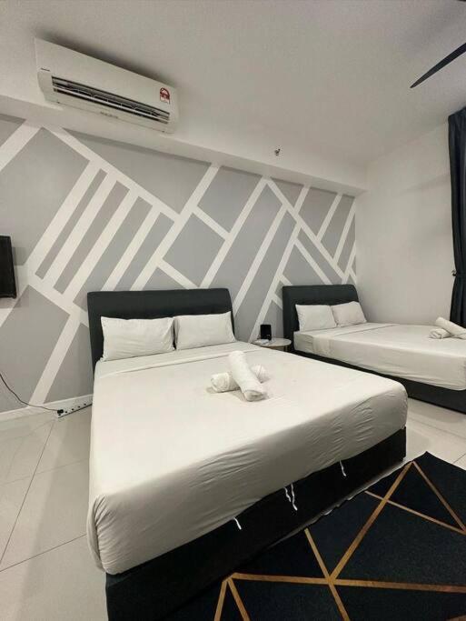 Chambers Residence by Fantastic, Balcony KLCC View