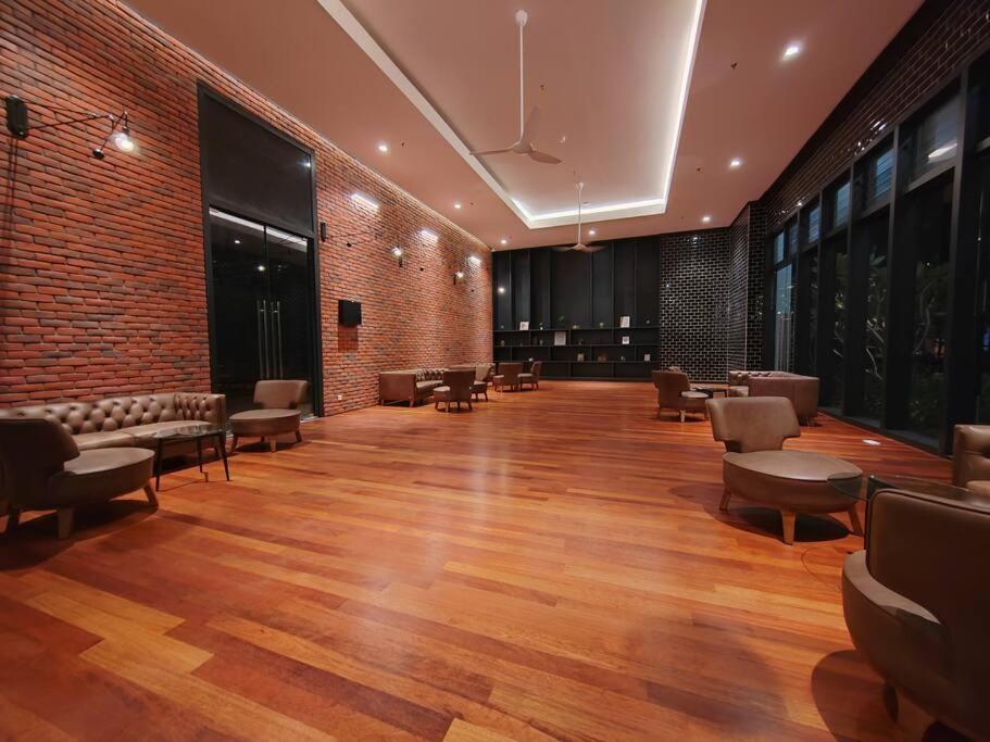 Chambers Residence by Fantastic, Balcony KLCC View