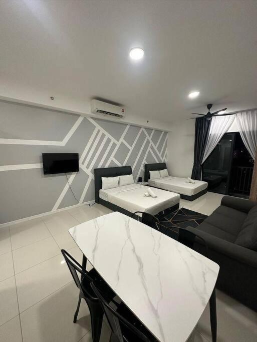 Chambers Residence by Fantastic, Balcony KLCC View