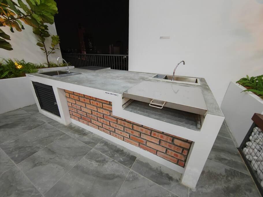 Chambers Residence by Fantastic, Balcony KLCC View