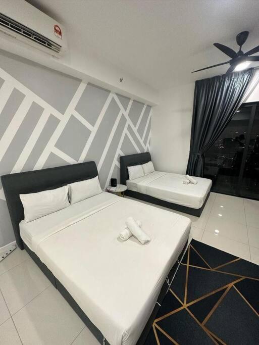Chambers Residence by Fantastic, Balcony KLCC View