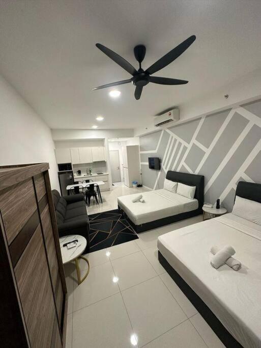 Chambers Residence by Fantastic, Balcony KLCC View