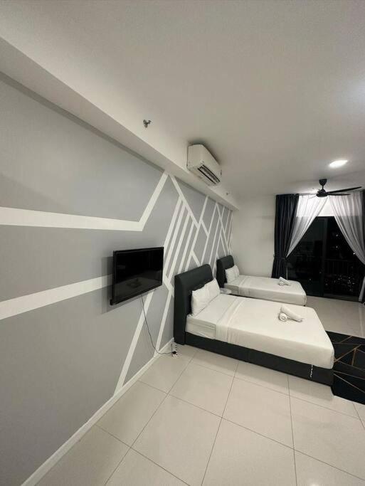 Chambers Residence by Fantastic, Balcony KLCC View