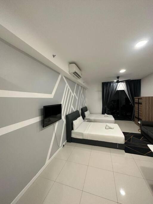 Chambers Residence by Fantastic, Balcony KLCC View