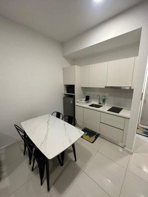 Chambers Residence by Fantastic, Balcony KLCC View