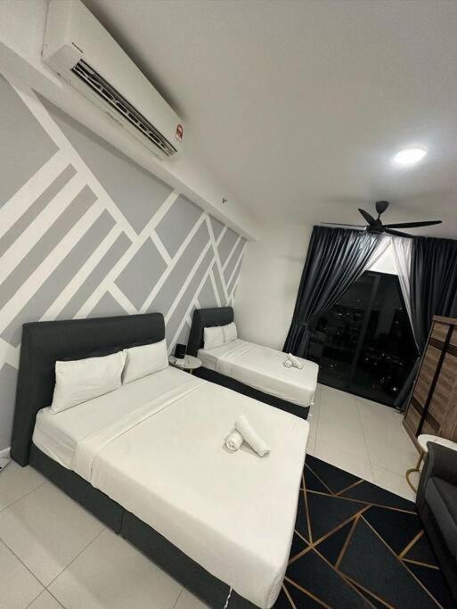 Chambers Residence by Fantastic, Balcony KLCC View
