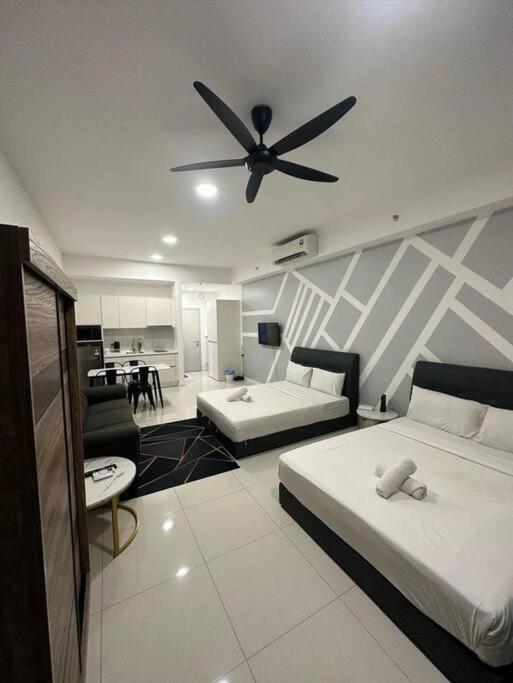 Chambers Residence by Fantastic, Balcony KLCC View