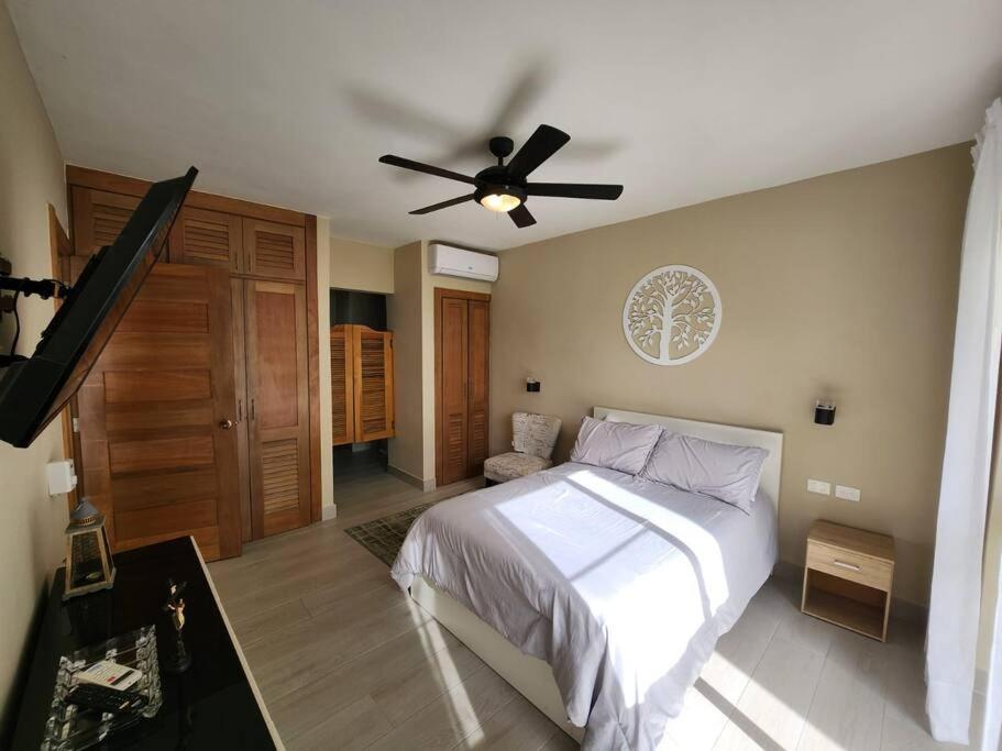 Apartamento moderno con piscina