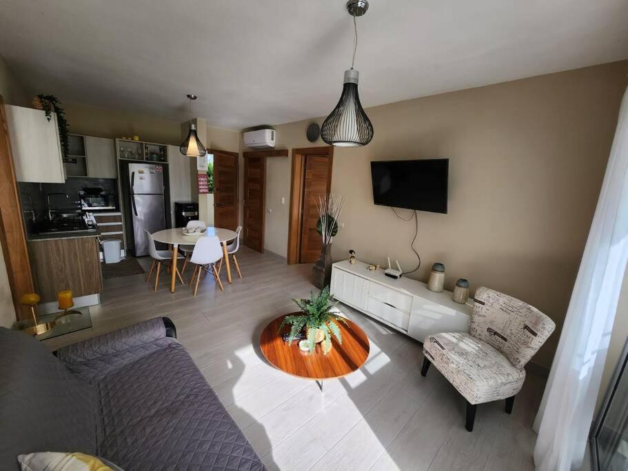 Apartamento moderno con piscina