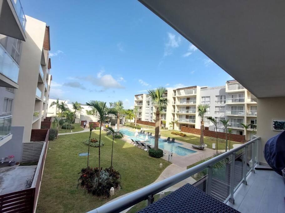Apartamento moderno con piscina
