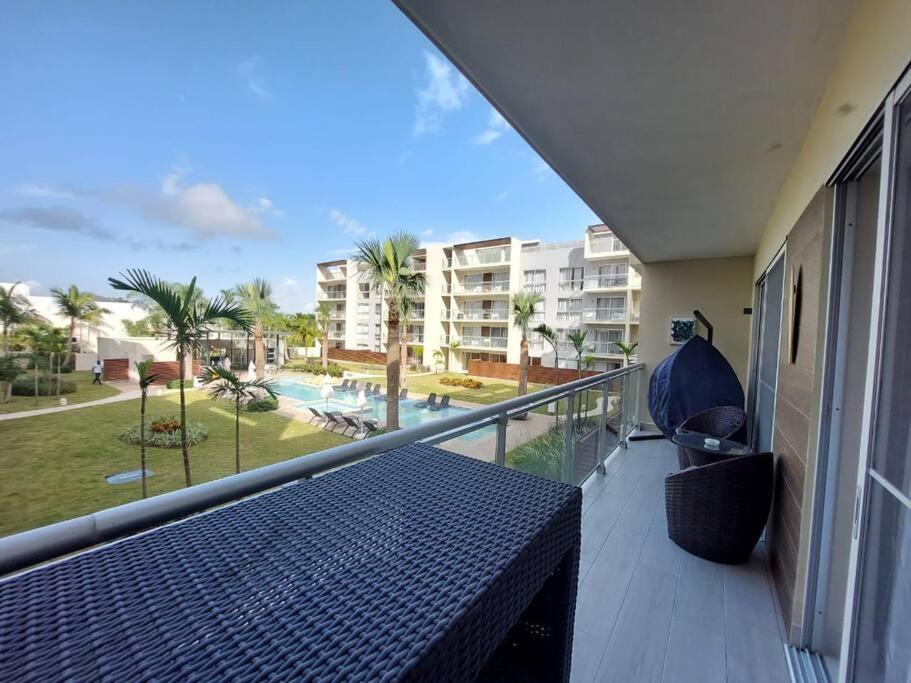 Apartamento moderno con piscina